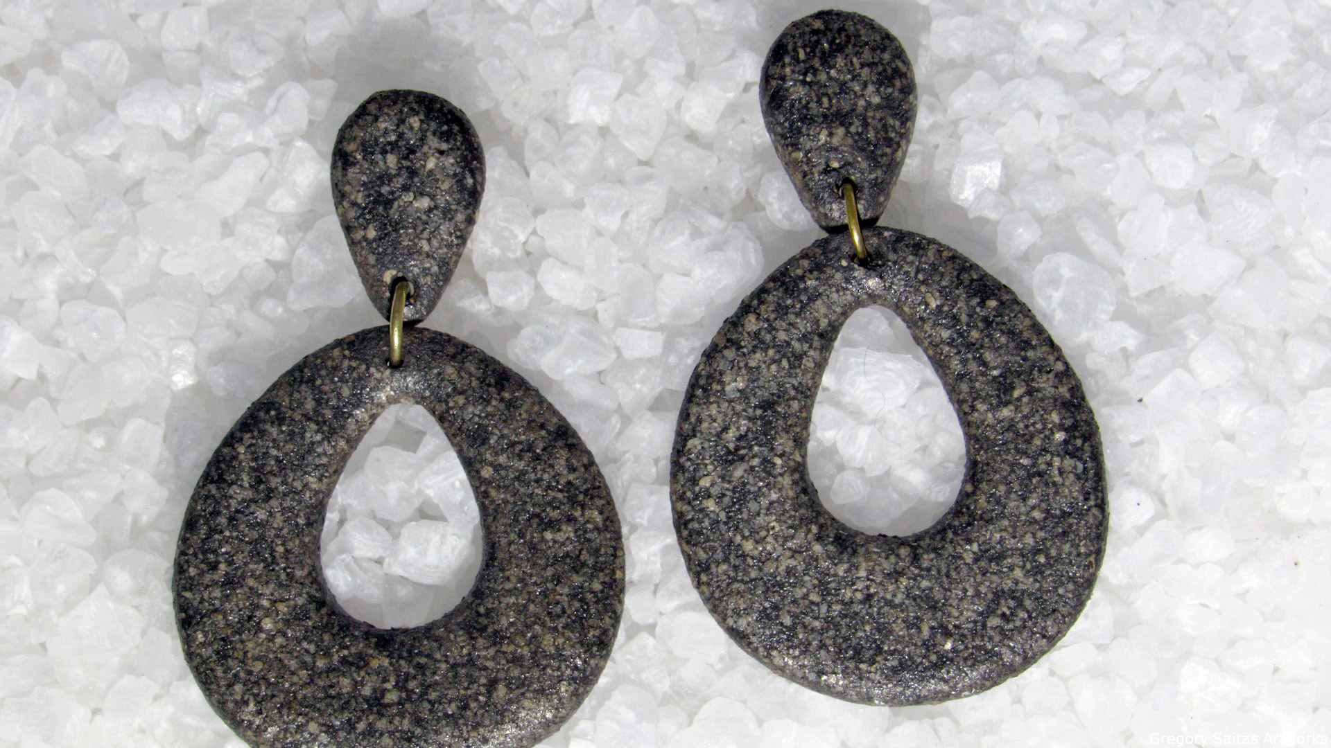 Sparkling Basalt earings [BA005]