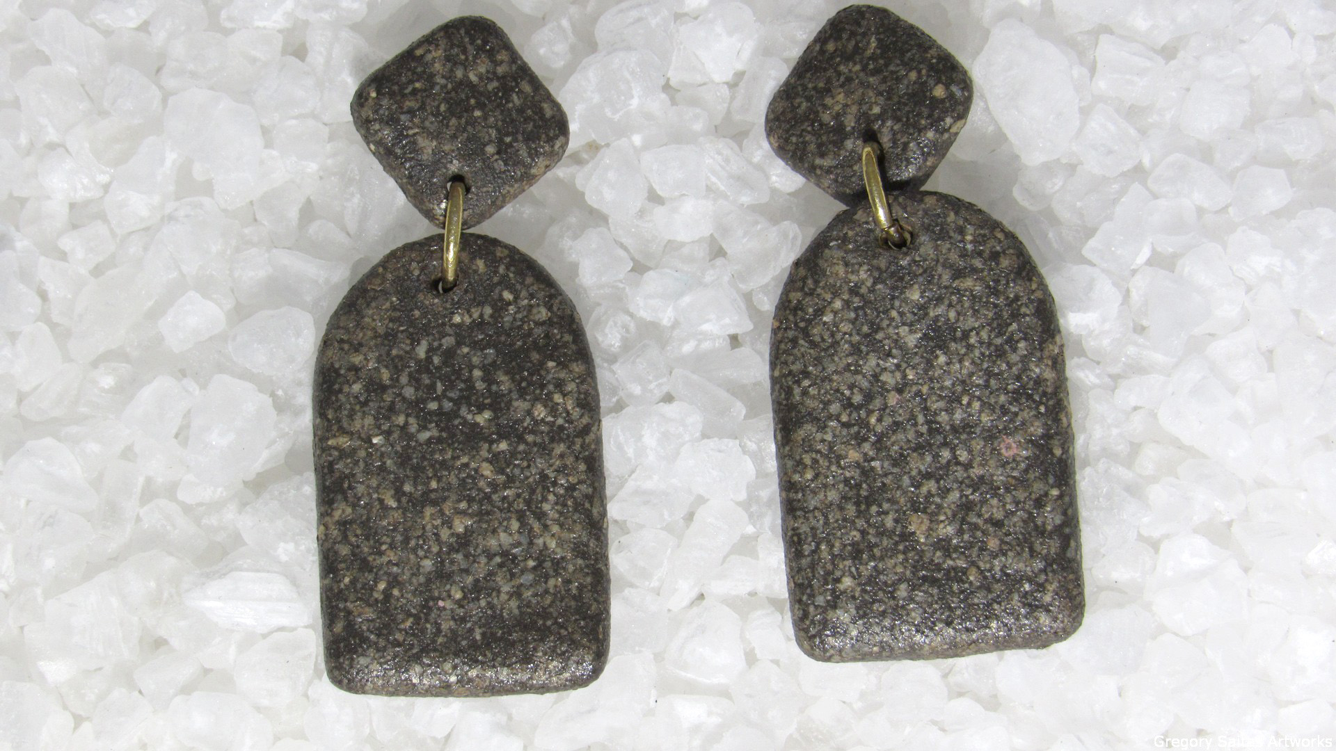 Sparkling Basalt earings [BA006]