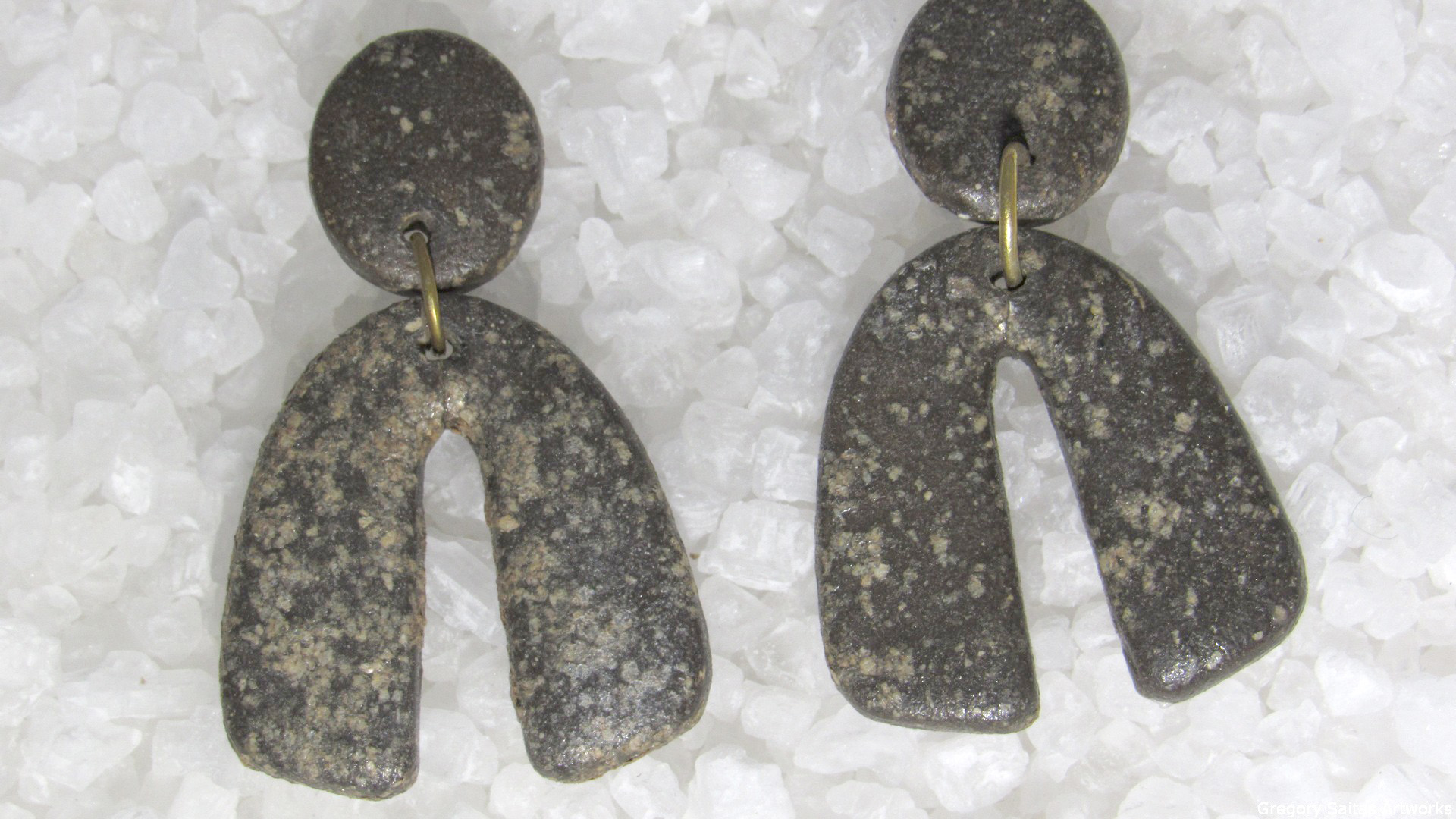 Sparkling Basalt earings [BA007]