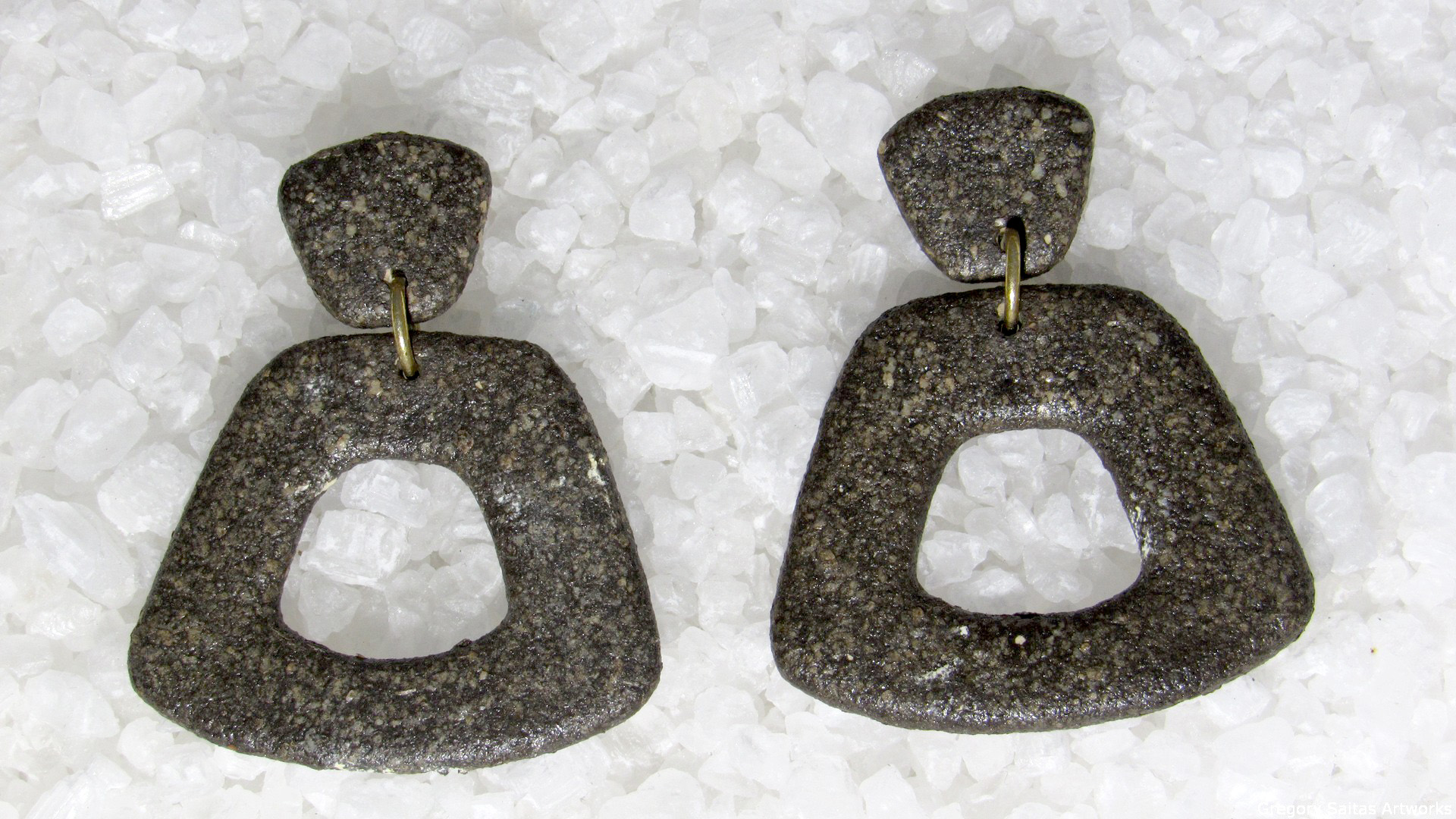 Sparkling Basalt earings [BA002]