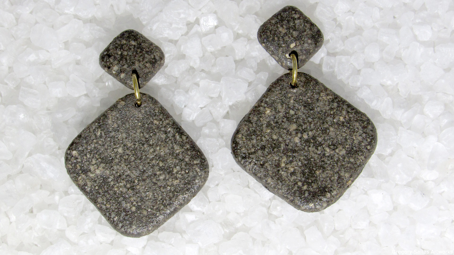 Sparkling Basalt earings [BA003]